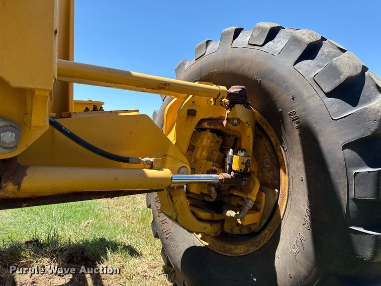 image for item EJ4565 2014 John Deere 672G motor grader