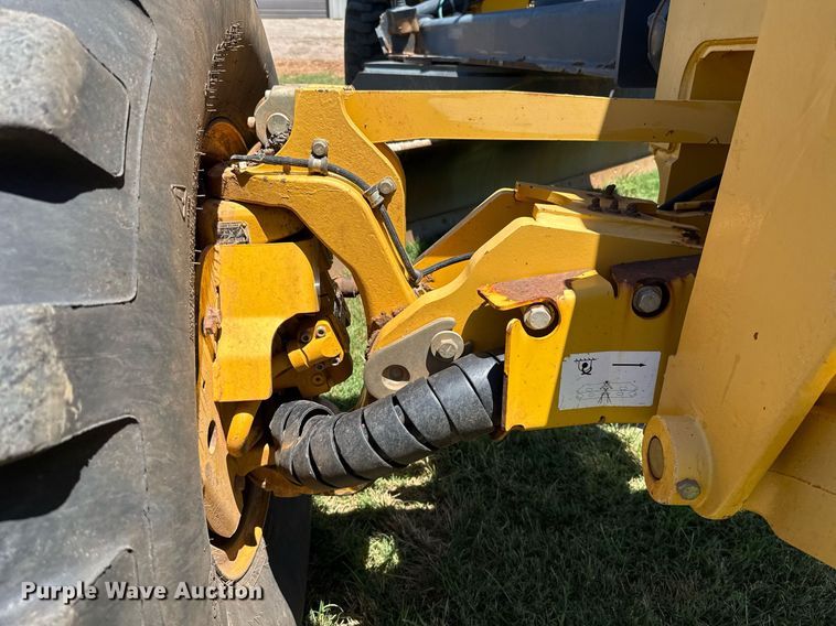 image for item EJ4565 2014 John Deere 672G motor grader