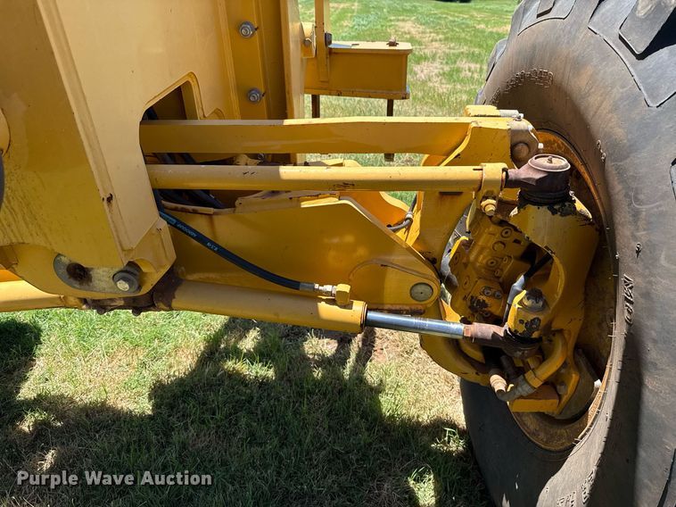 image for item EJ4565 2014 John Deere 672G motor grader