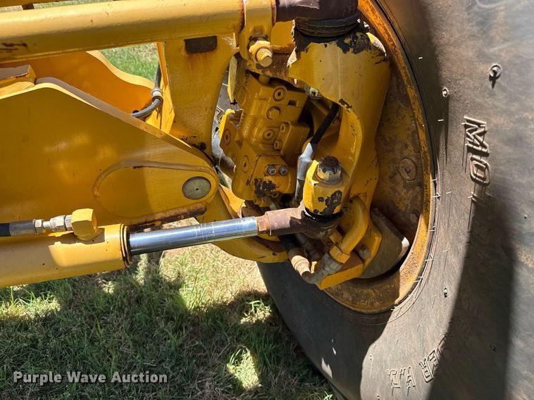 image for item EJ4565 2014 John Deere 672G motor grader