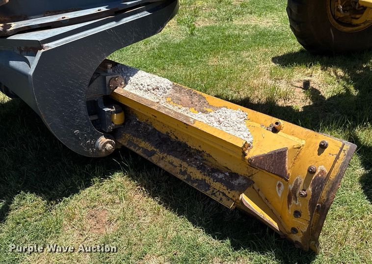 image for item EJ4565 2014 John Deere 672G motor grader