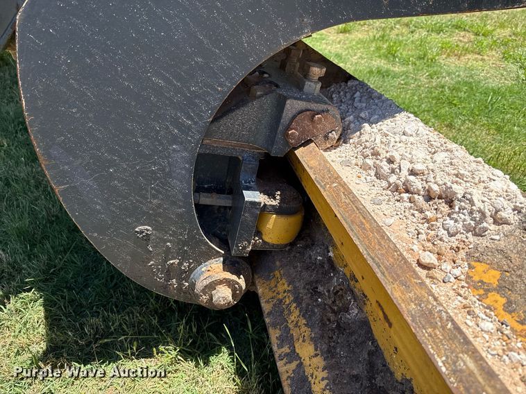 image for item EJ4565 2014 John Deere 672G motor grader