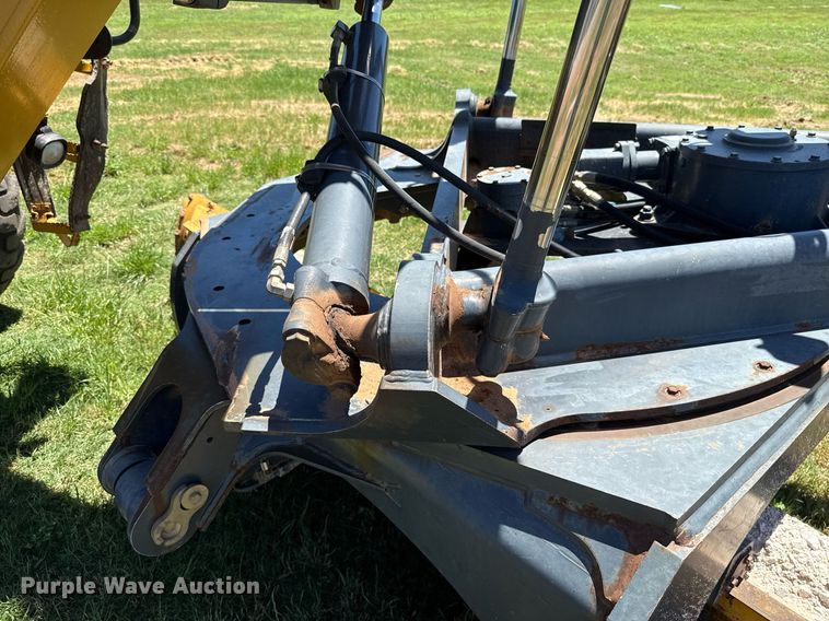 image for item EJ4565 2014 John Deere 672G motor grader