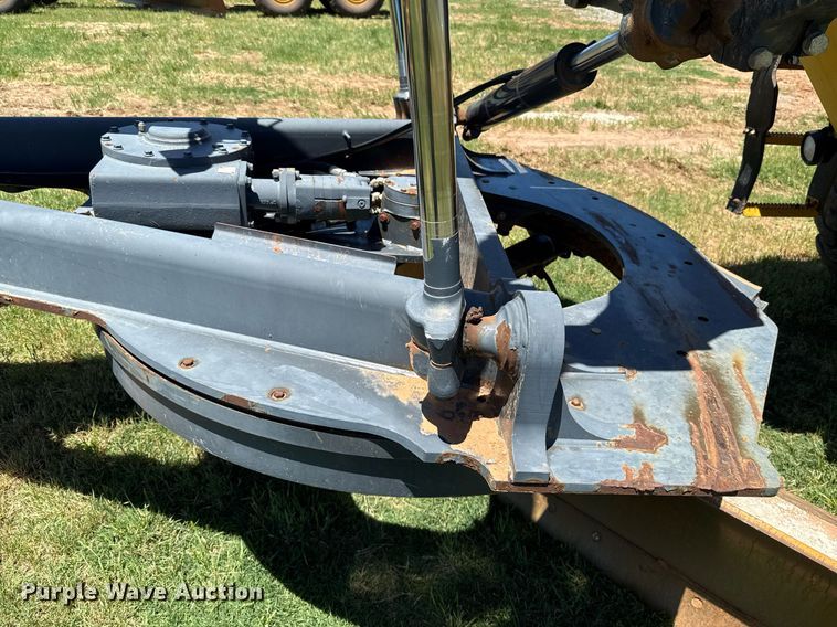 image for item EJ4565 2014 John Deere 672G motor grader