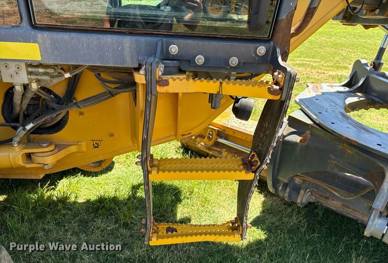 image for item EJ4565 2014 John Deere 672G motor grader