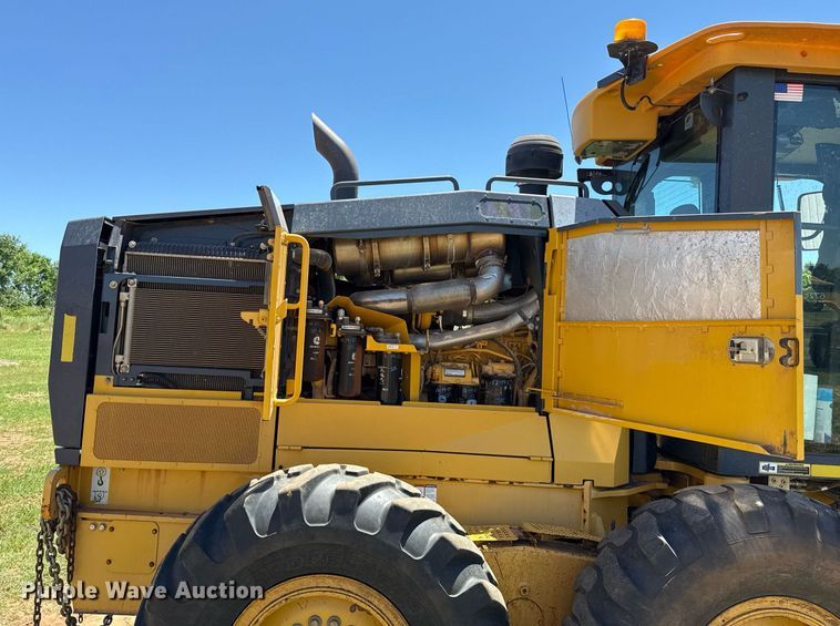 image for item EJ4565 2014 John Deere 672G motor grader