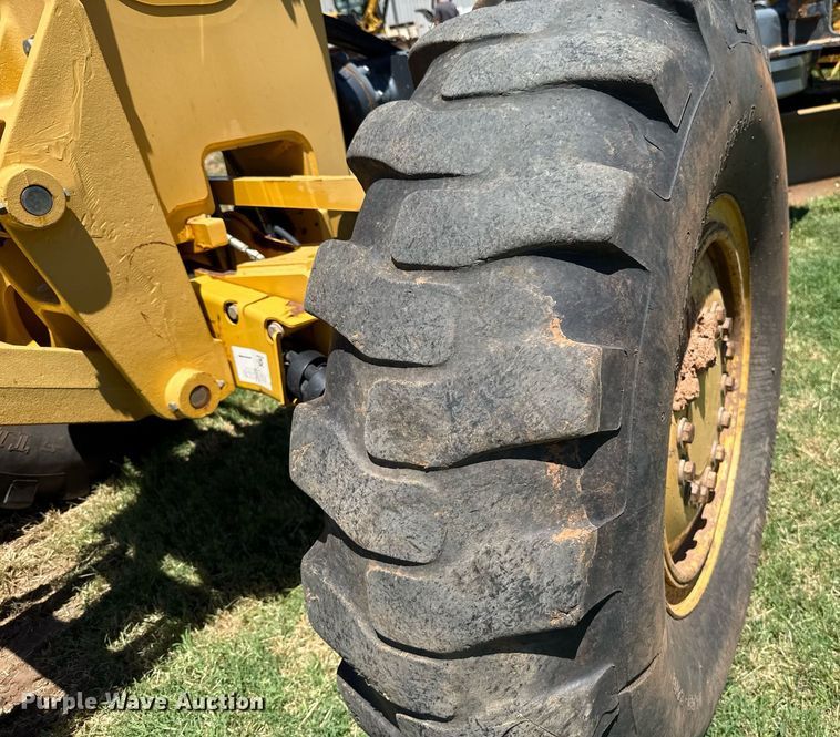 image for item EJ4565 2014 John Deere 672G motor grader