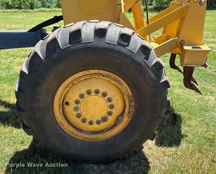 image for item EJ4565 2014 John Deere 672G motor grader