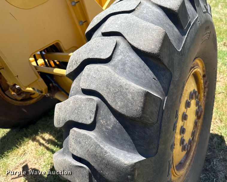 image for item EJ4565 2014 John Deere 672G motor grader