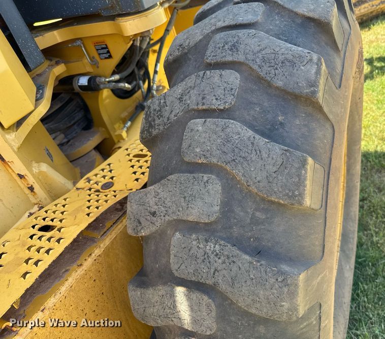 image for item EJ4565 2014 John Deere 672G motor grader