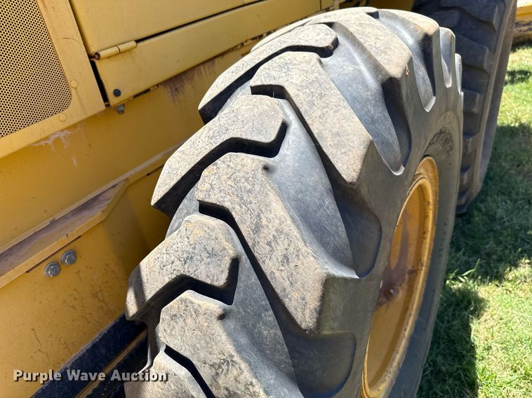 image for item EJ4565 2014 John Deere 672G motor grader