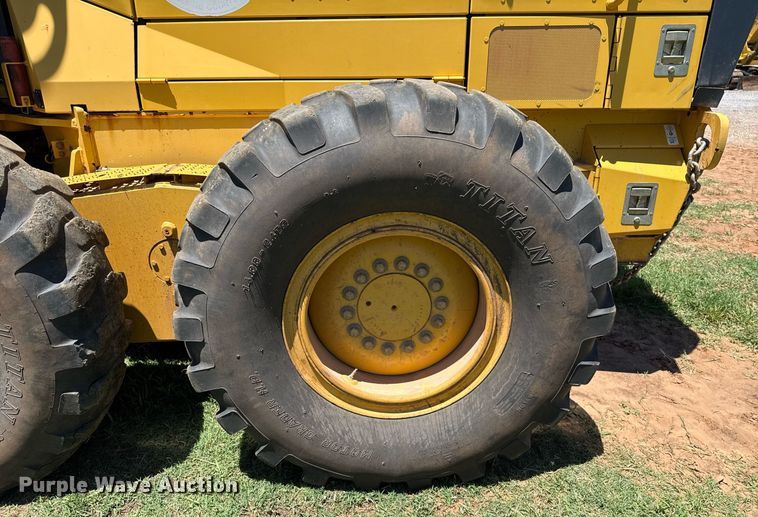 image for item EJ4565 2014 John Deere 672G motor grader