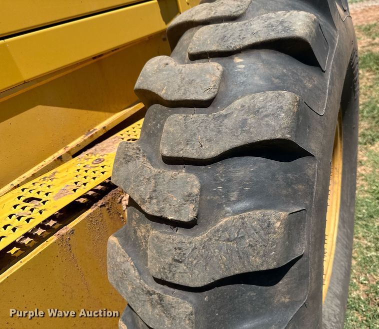 image for item EJ4565 2014 John Deere 672G motor grader