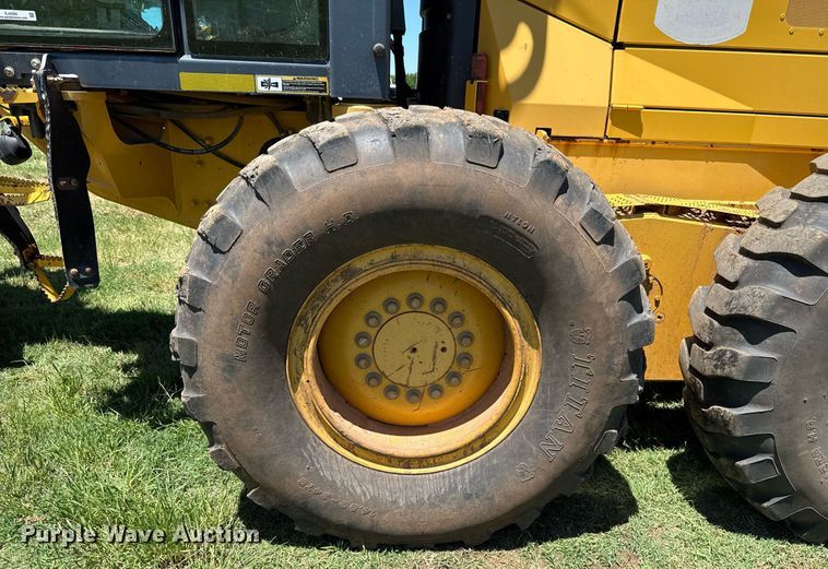 image for item EJ4565 2014 John Deere 672G motor grader