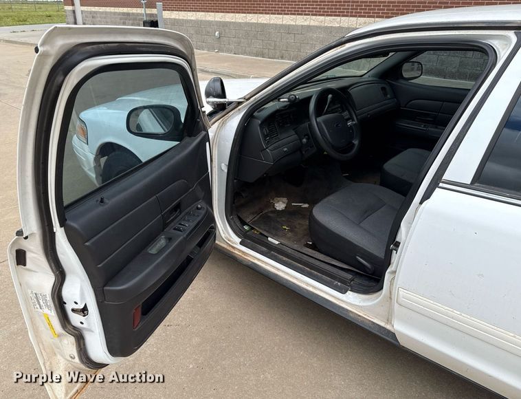 image for item EJ4602 2010 Ford Crown Victoria Police Interceptor 