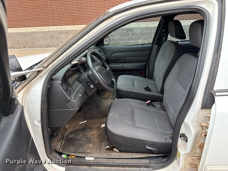 image for item EJ4602 2010 Ford Crown Victoria Police Interceptor 