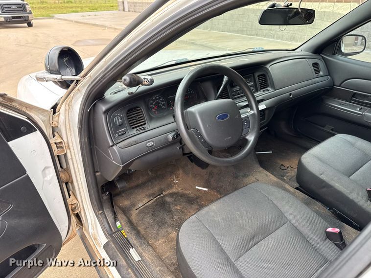 image for item EJ4602 2010 Ford Crown Victoria Police Interceptor 