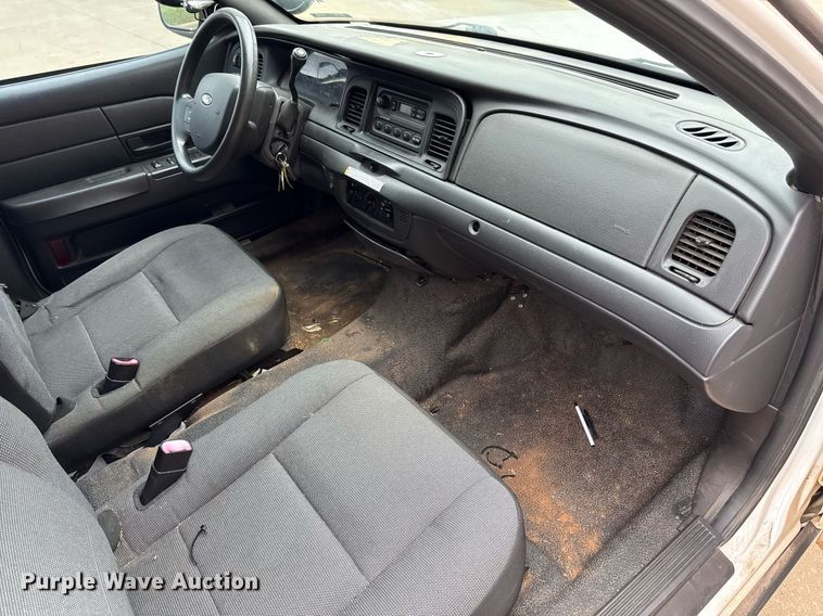 image for item EJ4602 2010 Ford Crown Victoria Police Interceptor 