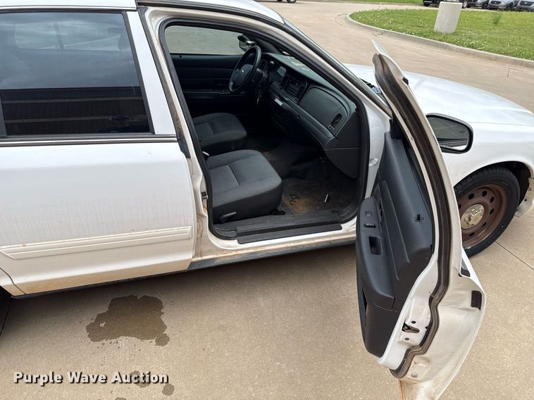 image for item EJ4602 2010 Ford Crown Victoria Police Interceptor 