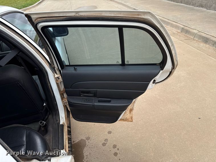 image for item EJ4602 2010 Ford Crown Victoria Police Interceptor 