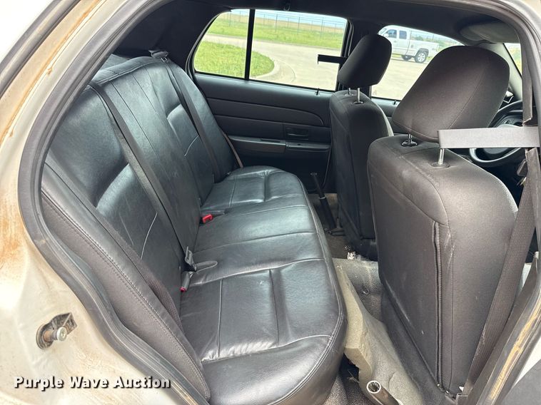 image for item EJ4602 2010 Ford Crown Victoria Police Interceptor 