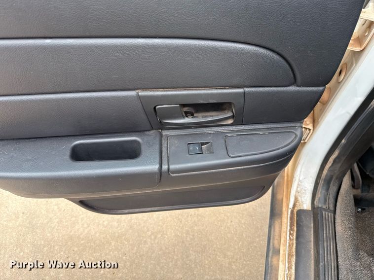 image for item EJ4602 2010 Ford Crown Victoria Police Interceptor 