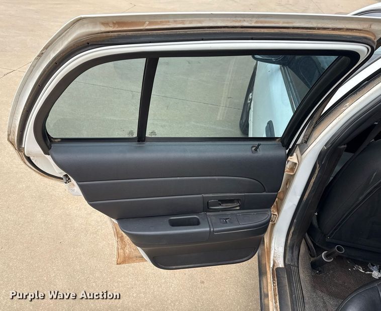 image for item EJ4602 2010 Ford Crown Victoria Police Interceptor 