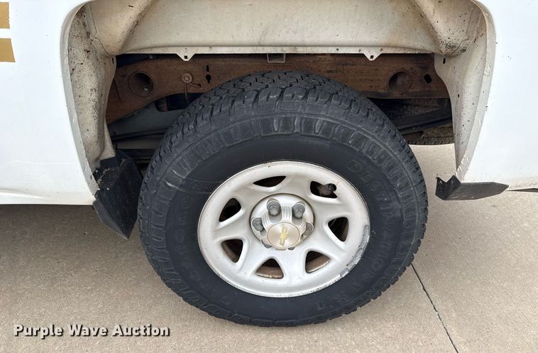 image for item EJ4607 2014 Chevrolet Silverado 1500 Double Cab pickup truck