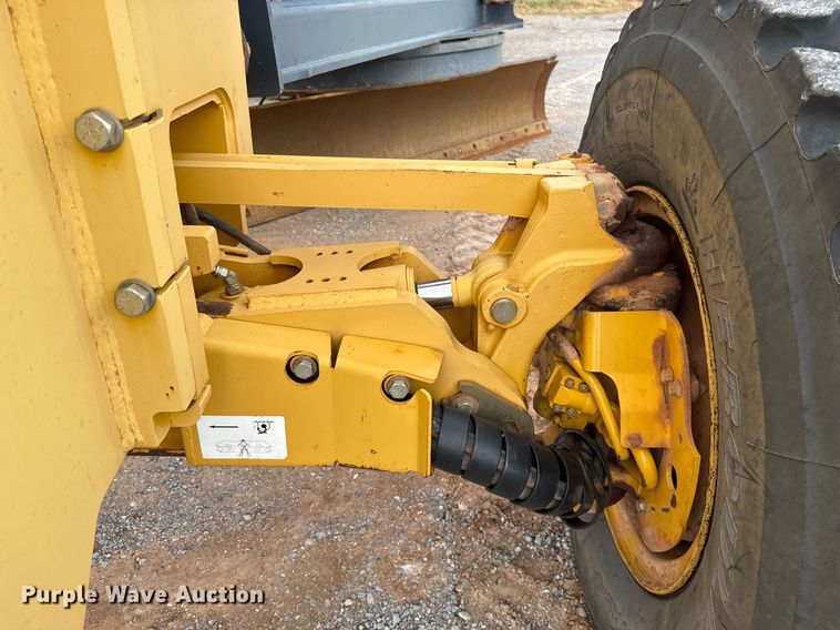 image for item EJ4609 2013 John Deere 772G motor grader