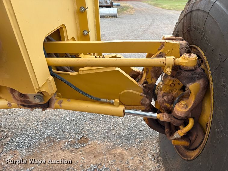 image for item EJ4609 2013 John Deere 772G motor grader