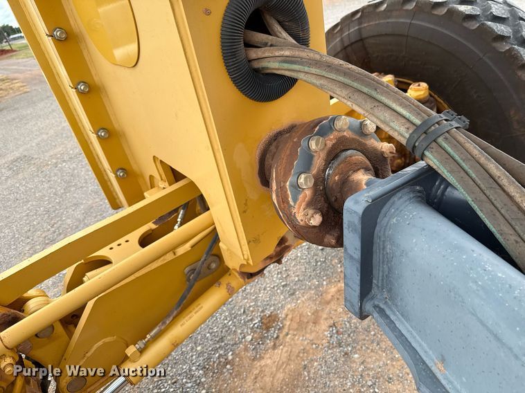 image for item EJ4609 2013 John Deere 772G motor grader