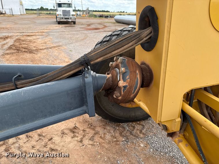 image for item EJ4609 2013 John Deere 772G motor grader