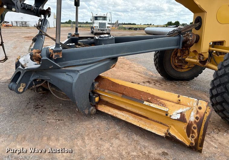 image for item EJ4609 2013 John Deere 772G motor grader