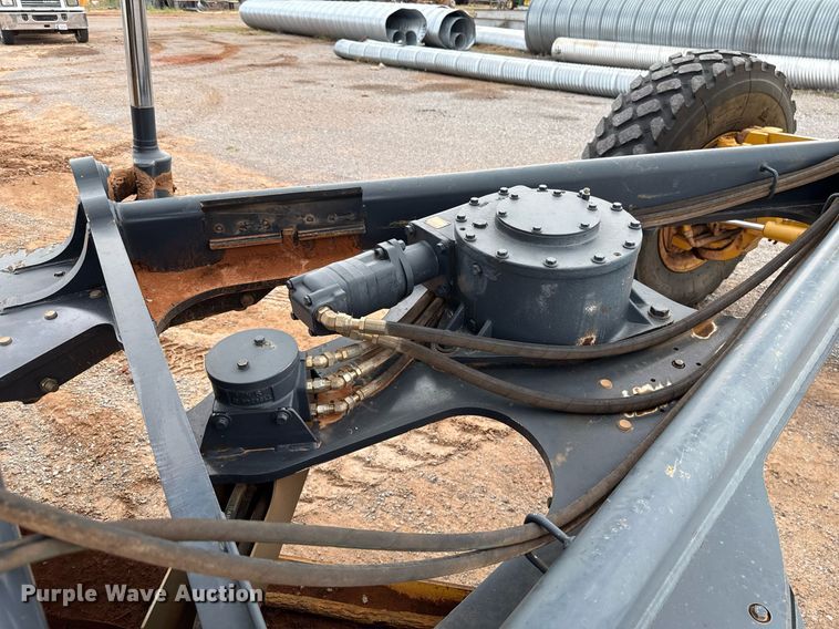 image for item EJ4609 2013 John Deere 772G motor grader