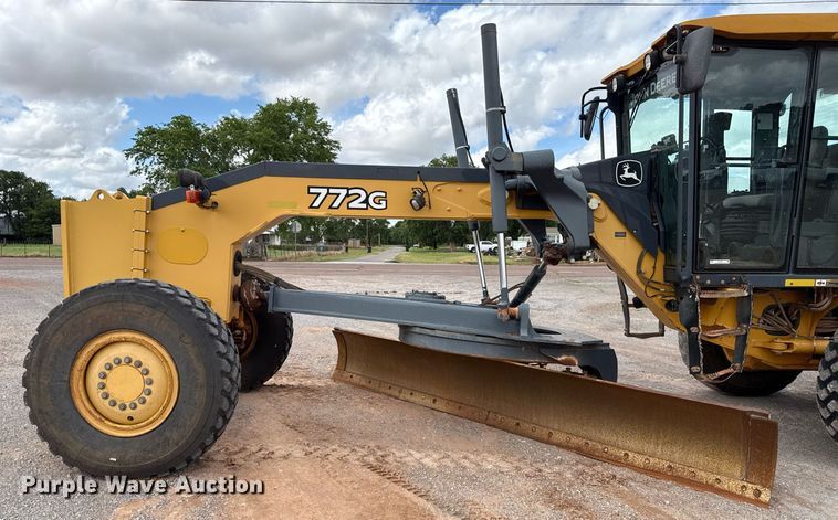 image for item EJ4609 2013 John Deere 772G motor grader