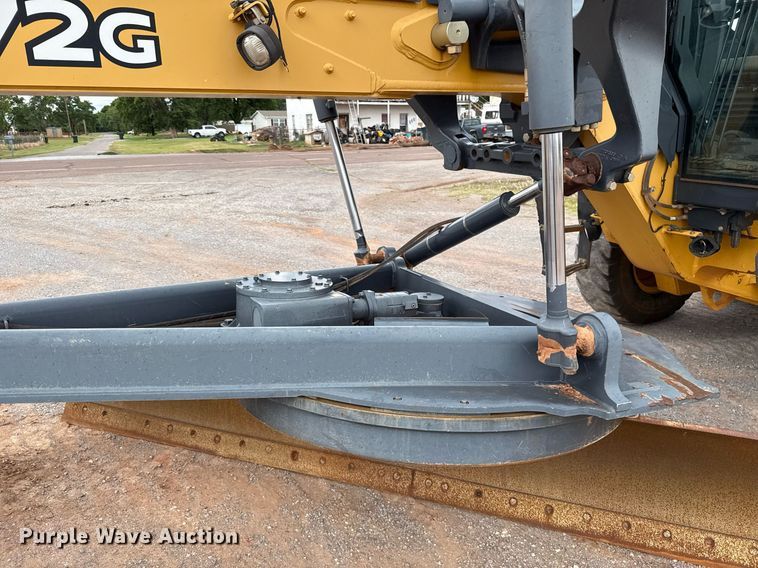 image for item EJ4609 2013 John Deere 772G motor grader