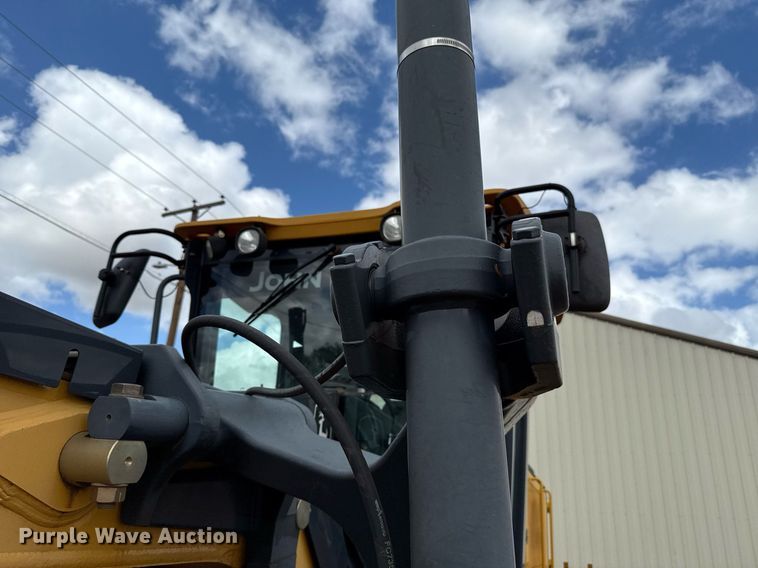 image for item EJ4609 2013 John Deere 772G motor grader