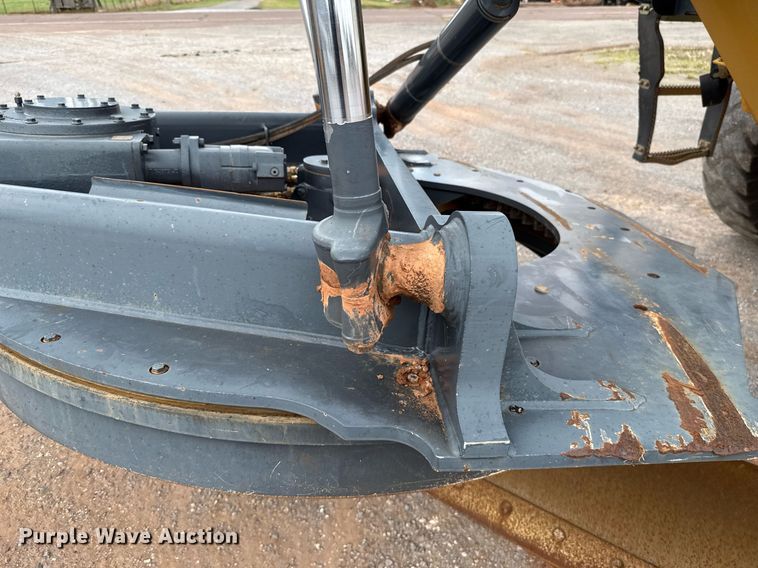 image for item EJ4609 2013 John Deere 772G motor grader