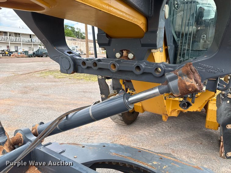 image for item EJ4609 2013 John Deere 772G motor grader