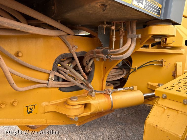 image for item EJ4609 2013 John Deere 772G motor grader