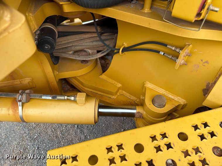 image for item EJ4609 2013 John Deere 772G motor grader