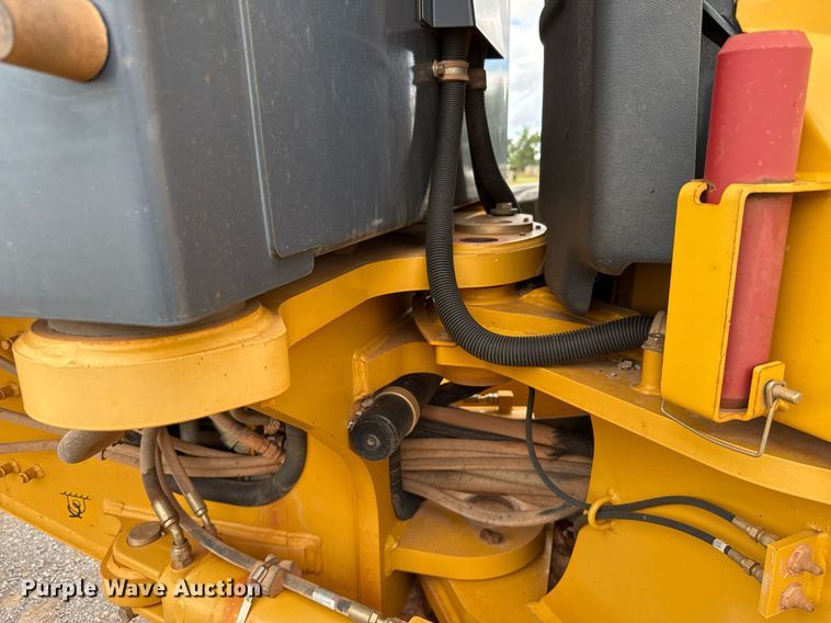 image for item EJ4609 2013 John Deere 772G motor grader