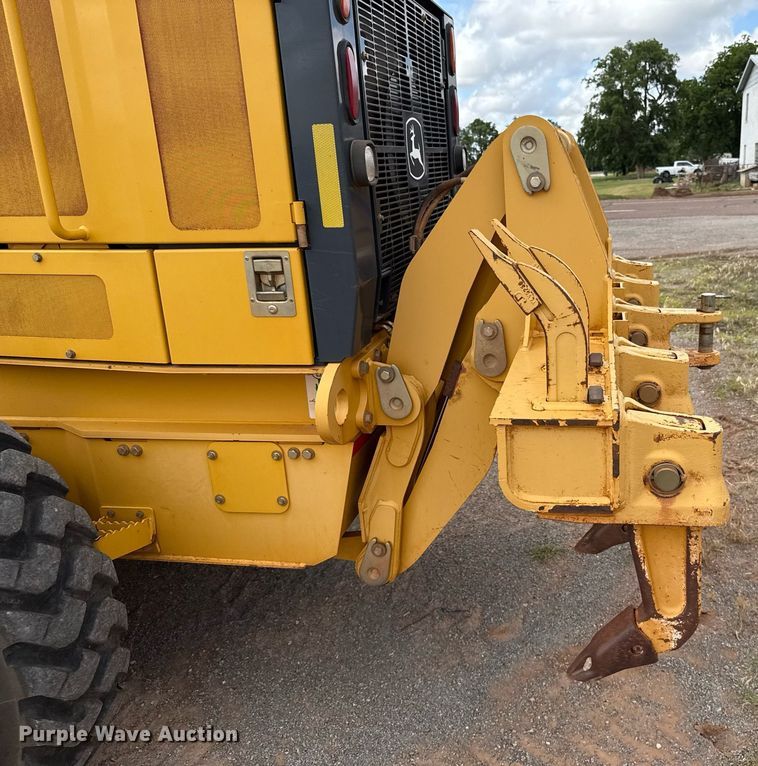 image for item EJ4609 2013 John Deere 772G motor grader