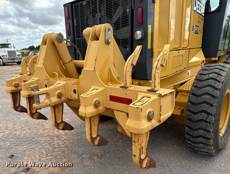 image for item EJ4609 2013 John Deere 772G motor grader