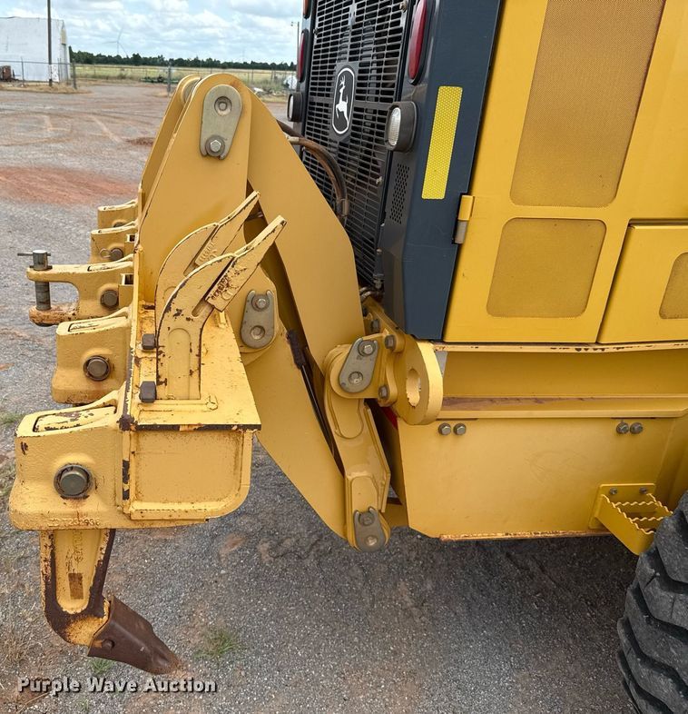 image for item EJ4609 2013 John Deere 772G motor grader