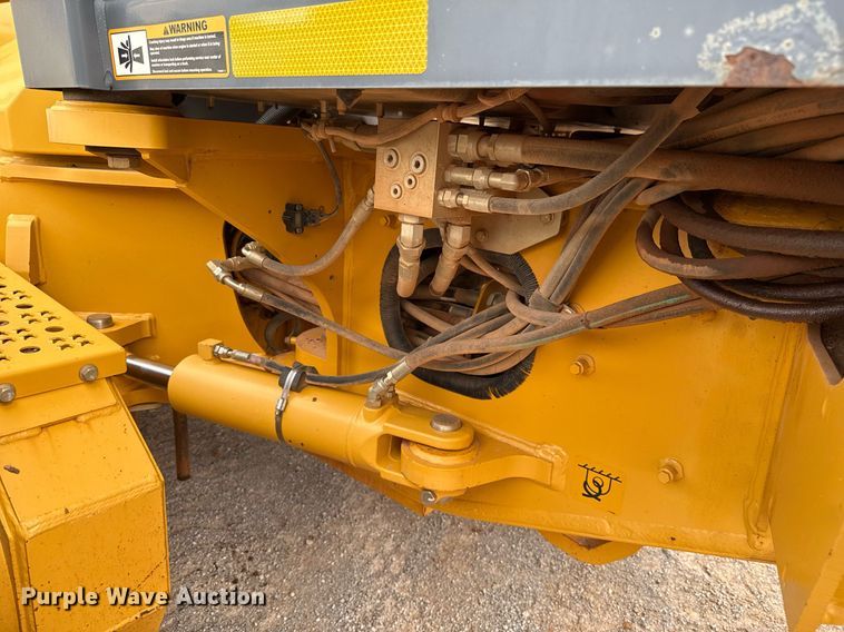 image for item EJ4609 2013 John Deere 772G motor grader