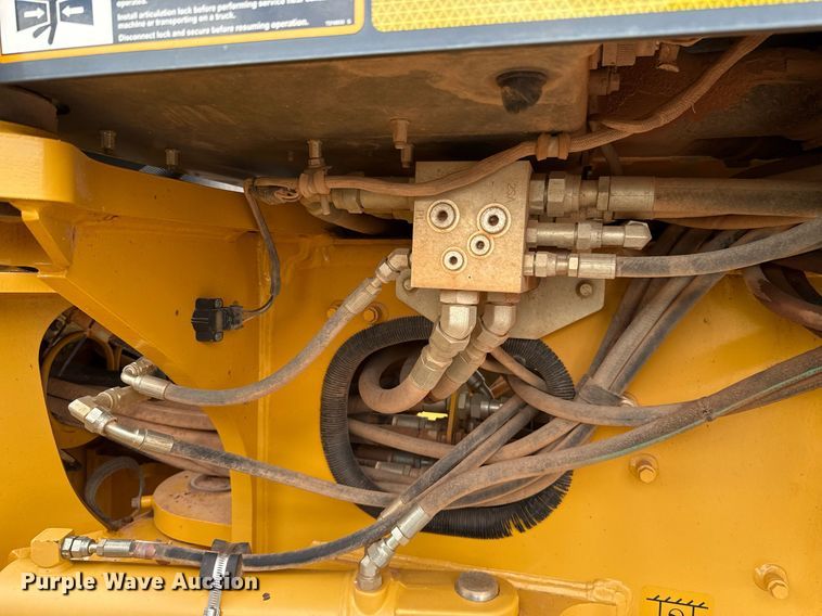 image for item EJ4609 2013 John Deere 772G motor grader