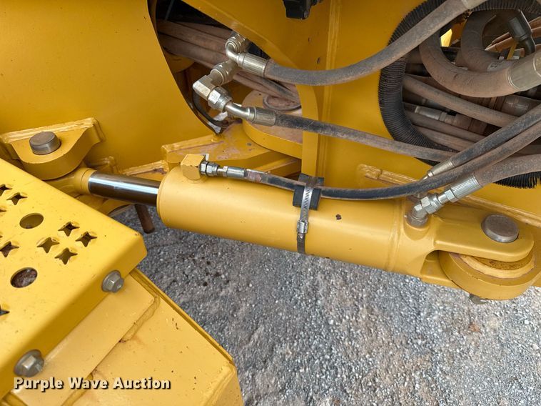 image for item EJ4609 2013 John Deere 772G motor grader