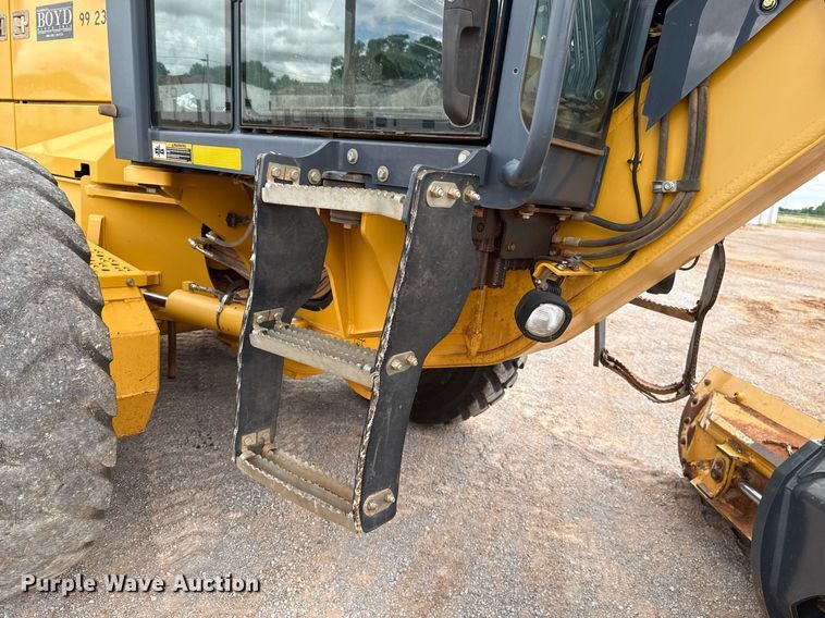 image for item EJ4609 2013 John Deere 772G motor grader