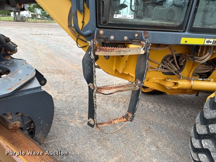 image for item EJ4609 2013 John Deere 772G motor grader